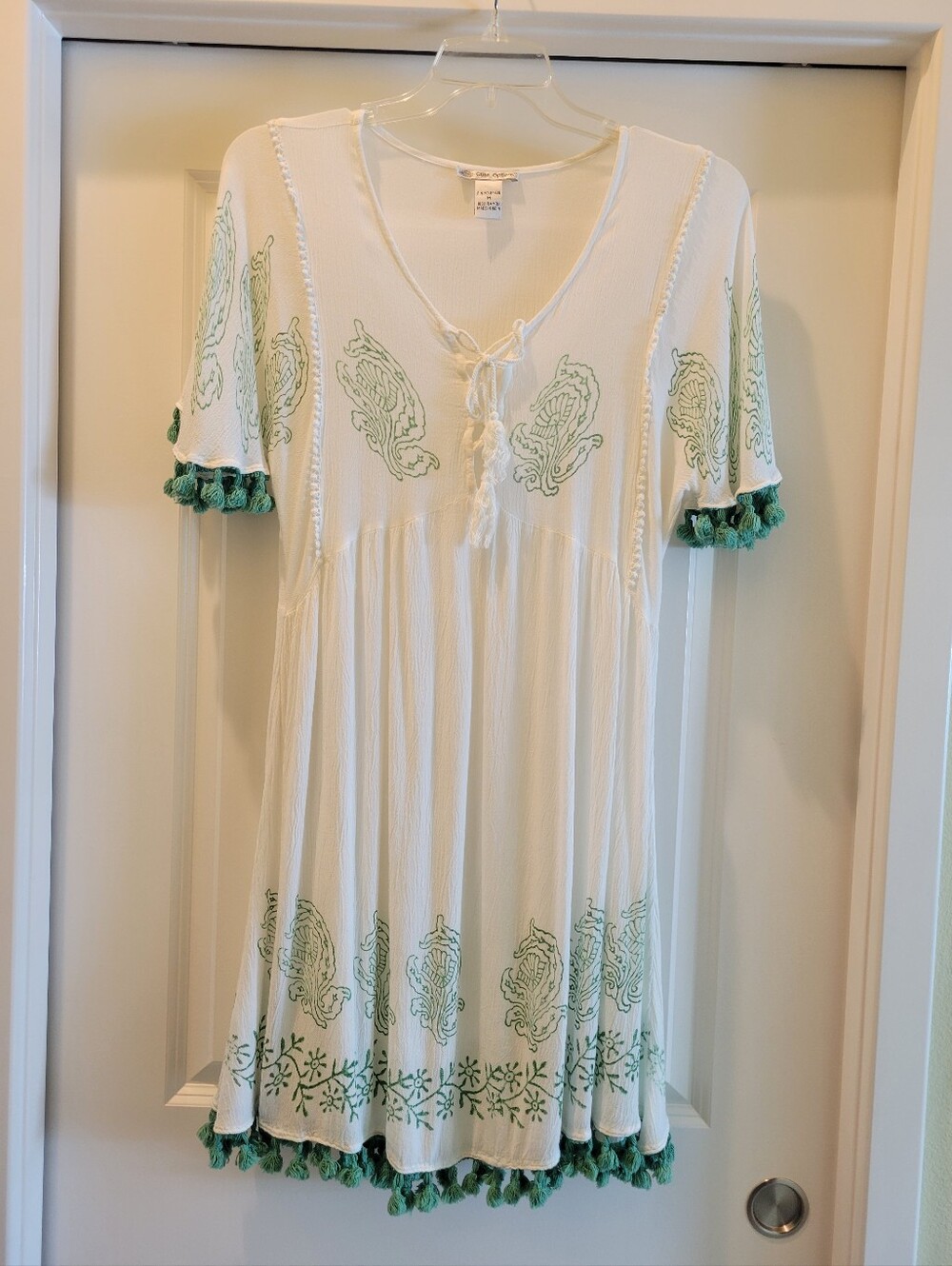 Vintage Cute Options,size Medium White Short-Sleeve Boho Dress 100%Rayon .